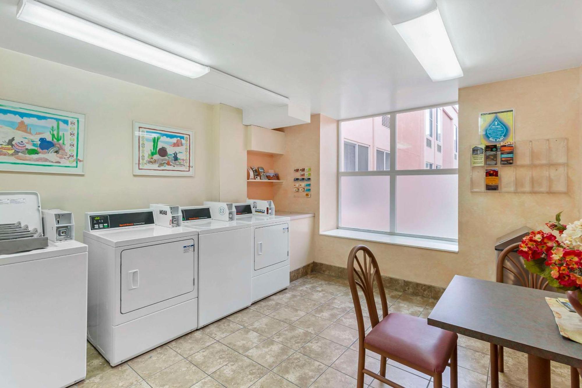 Quality Suites Moab Near Arches National Park Екстер'єр фото